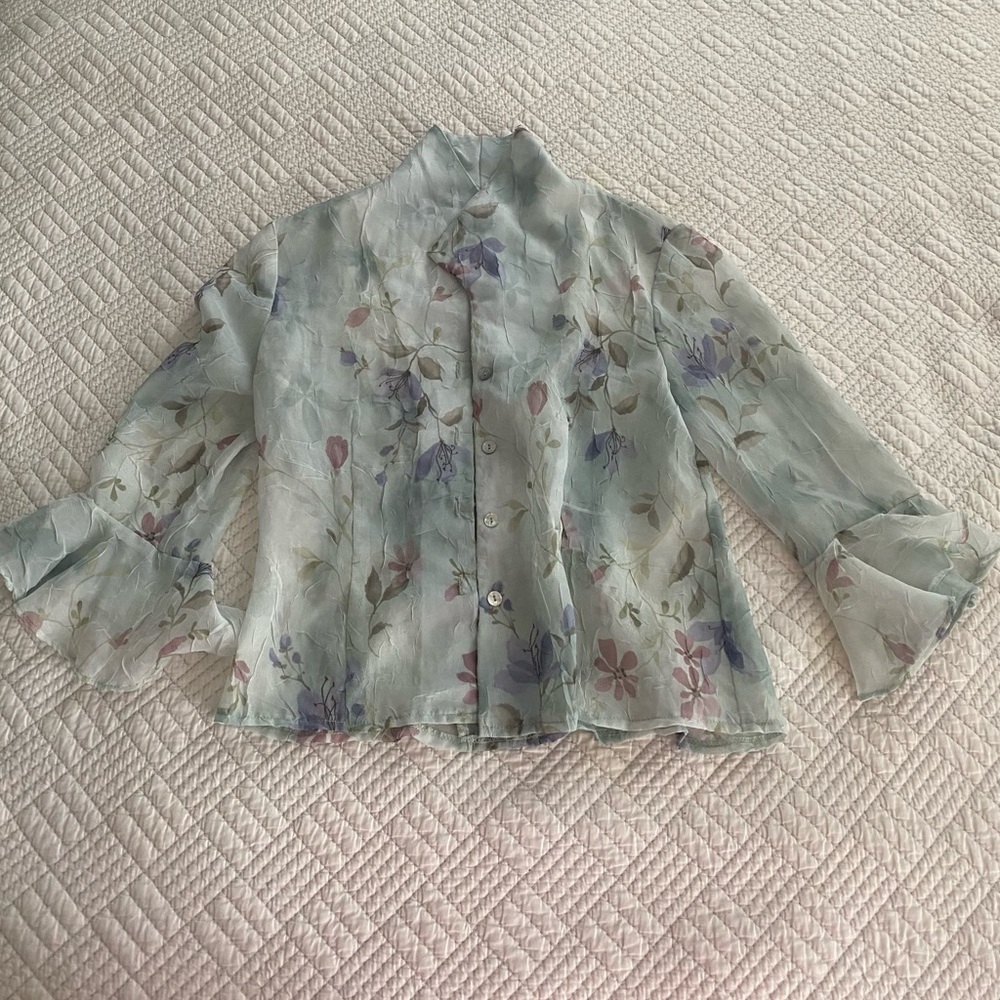 R & M Richards Vintage Floral Sheer Buttoned Blouse with Beautiful Back Details
